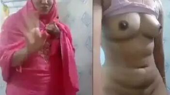 Desi Muslim Girl Strips for Hot Selfie: Uncovering Her Unsatisfied Horny Side
