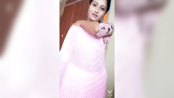 Hot Desi Bhabhi Flaunts Her Sexy Curves in Striptease Selfie Video