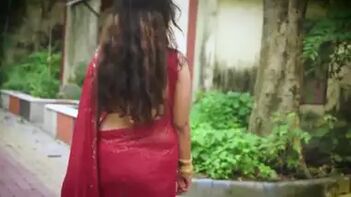 Bengali Boudi's Adorable Curves: Desi Sex Appeal at its Finest!