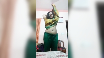 Experience the Hotness of a Cute Desi Girl Flaunting Her Big Boobs and Pussy!