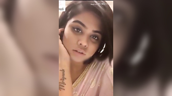 Shocking Leaked Desi MMS: Hijabi Pakistani Girl Exposes Herself in Dressing Room!