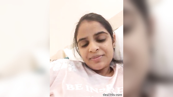 Desi Cutie With a Killer Smile Flaunts Her Sexy Body and Wild Side!