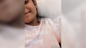 Desi Cutie With a Killer Smile Flaunts Her Sexy Body and Wild Side!