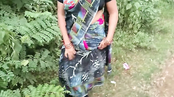 Experience a Wild Desi Sex Adventure: How I Got Lured By a Whore Aunty On the Roadside