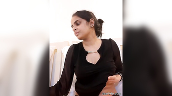 Desi Super Horny Girl Flaunting Her Boobs and Pussy - A Must See!
