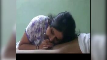Bhopal aunty loves giving oral-job to husband
