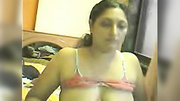 Large boobs punjabi aunty exposed her asset on demand