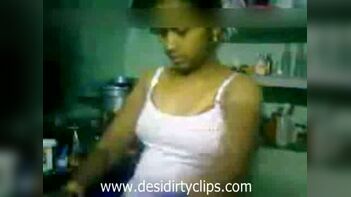 Desi bhabi wearing dress free porn show for paramour