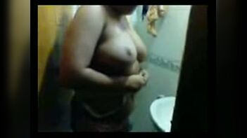 Big Boobs aunty nude shower bath trickled mms