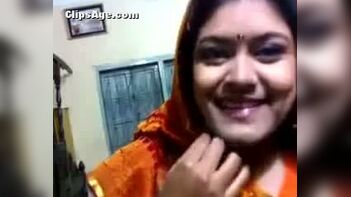 Bangladeshi school teacher bhabhi exposed off her saree and blouse