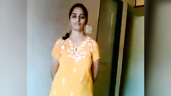 Marathi aunty exposed her in nature's garb figure on demand
