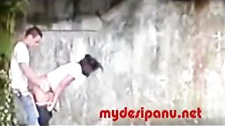 Desi hotty outdoor sex with her paramour mms