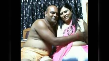 Bengaluru business man home sex with local aunty