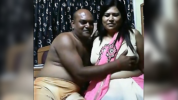 Bengaluru business man home sex with local aunty