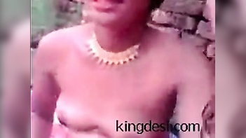 Marwardi aunty exposing her boobs and chut fingered