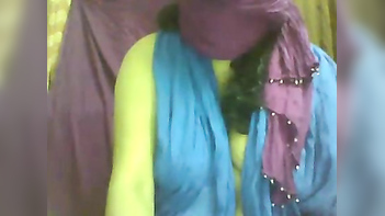 Indian aunty exposed her bare beauty on demand