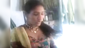 Hot North Indian Auntys Slit and Boobs Show