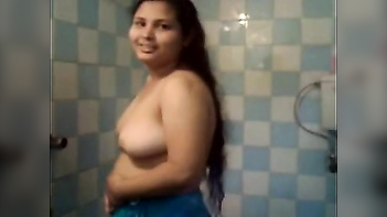 Bangladeshi aged aunty exposed her naked beauty after shower