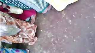 Yellow saree lady getting captured beneath her underskirt