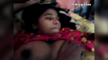 Neighbour village lady in salwar kameez getting exposed and captured nude MMS clip