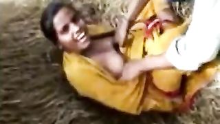 Local village lady Keeru getting her boobs exposed off saree by allies