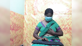 Chennai large boobs breasty aunty removed saree and exposed her figure