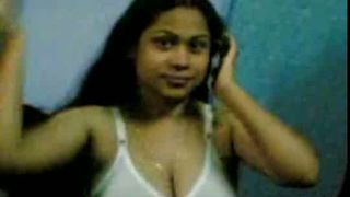 Nude Desi Indian Bhabhi Possing her Boobs & Gazoo To her Paramour Mms