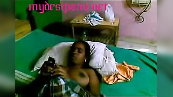 Famous tamil aunty anew showing her breasty asset on web camera