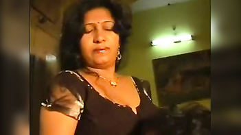 Sexy Indian auntie foreplay with her paramour