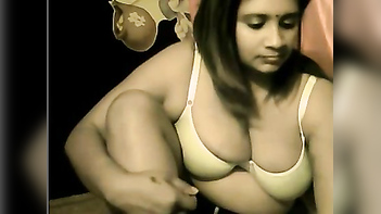 Busty Cheating Indian auntie exposes boobs for Lover