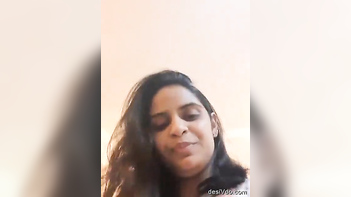 Desi Cutie Flaunting Her Wild Side and Stunning Figure - Get Ready to be Mesmerized!