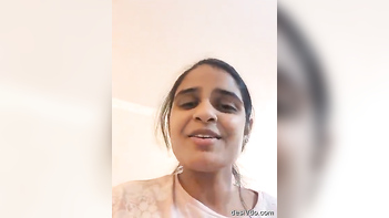 Desi Cutie With Killer Smile Flaunts Her Sexy Curves and Wild Side!