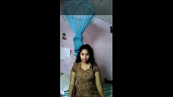 Selfie video of Desi cutie flashing XXX boobs for her boyfriend