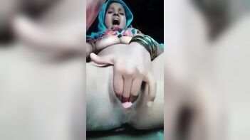 Unsatisfied Desi Wife Satisfies Her Starved XXX Pussy On Camera