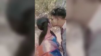 Watch: Hot Desi Girl Gives Outdoor Blowjob and Makes Boyfriend Cum in MMS!