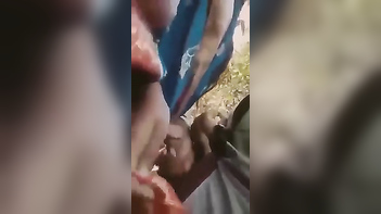 Watch: Hot Desi Girl Gives Outdoor Blowjob and Makes Boyfriend Cum in MMS!