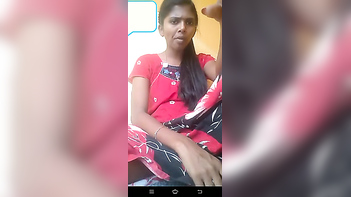 Experience the Thrill of Desi Solo Sex: Watch a Beautiful Indian Woman Lift Her Sari and Reveal Her Shaved Pussy!