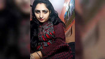 Scorching Desi Beauty Unveils Her Voluptuous Assets in Seductive Striptease
