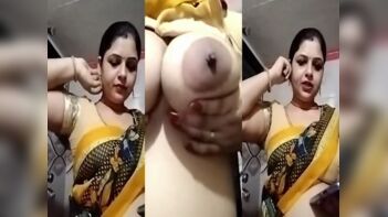 Sizzling Hot Desi XXX Mom Flaunts Her Big Boobs and Wet Pussy on Cam!