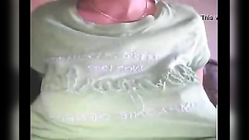 Desi College Cutie Flaunts Her Big Pantoons on Webcam!