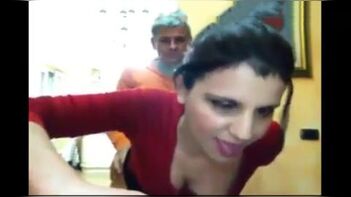 Desi Sex: NRI Slut Satisfies Mature Dom with Perverted Performance on Livecam