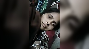 Spicy Desi Bhabhi Flaunting Her Juicy Curves on Webcam - Don't Miss Out!