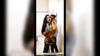 Cheating Aunty From Bihar Caught Taking Nude Selfies For Husband - Desi Sex MMS Scandal!