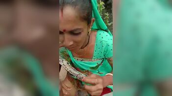 Village Desi Aunty Gives Sensual Blowjob in Woods - XXX MMS Uncensored!