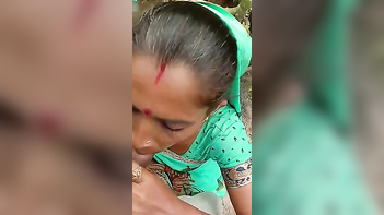 Village Desi Aunty Gives Sensual Blowjob in Woods - XXX MMS Uncensored!
