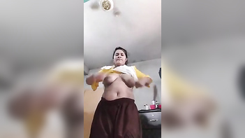 Watch Bangladeshi Bhabhi's Sexy Desi Video Showcase of Her Alluring Body Parts!