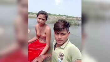Watch Desi Lovers Bathing Outdoors in Sexy Selfie Cam MMS!