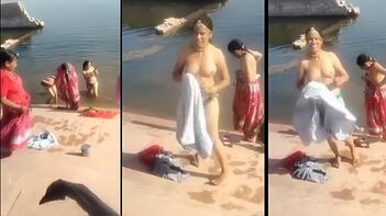 Lusty Bhabhi bathing toipless in pond, Desi leaked porn videos