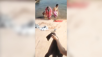 Lusty Bhabhi bathing toipless in pond, Desi leaked porn videos