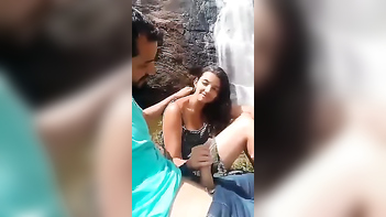 Sizzling Desi Sex: Cute Gal Gets Wild with Her BF Outdoors!